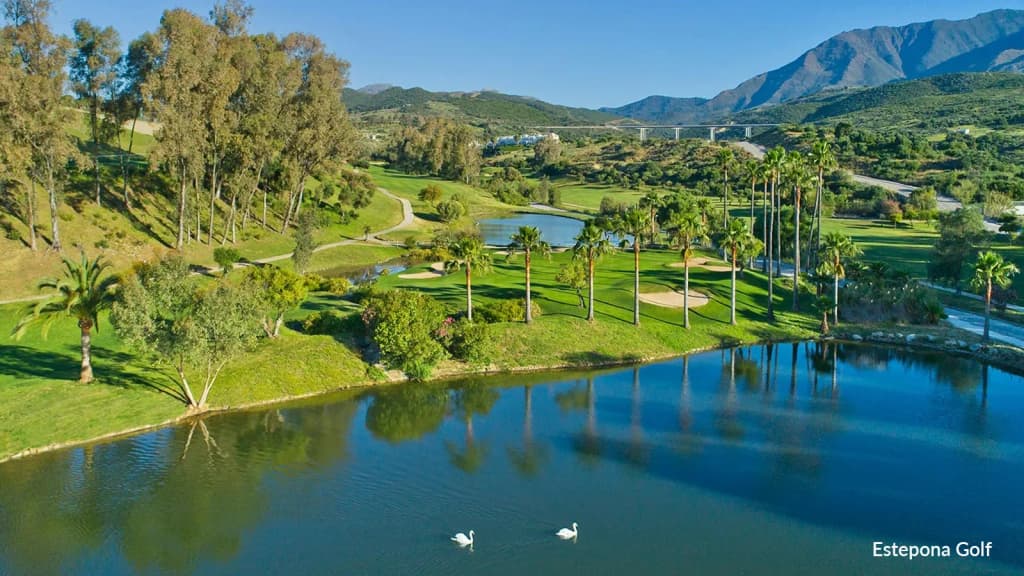 Golf i Costa del Sol – våra favoriter från Estepona med omnejd